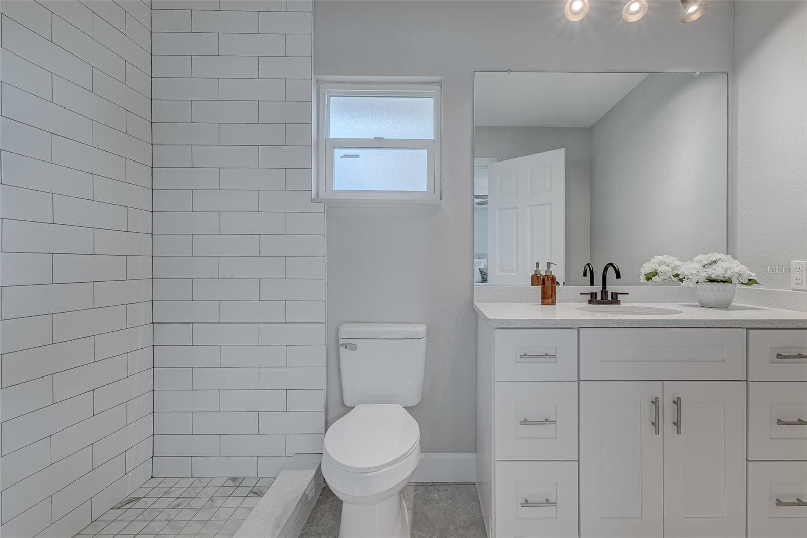 Image 20 of 42 For 926 Meadowood Drive