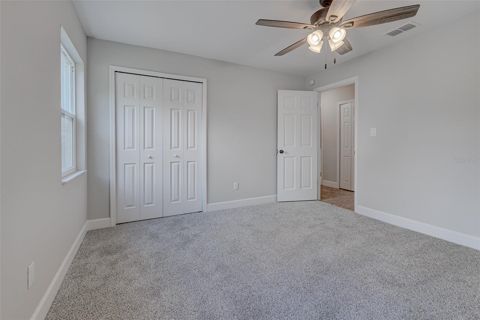 Image 22 of 42 For 926 Meadowood Drive