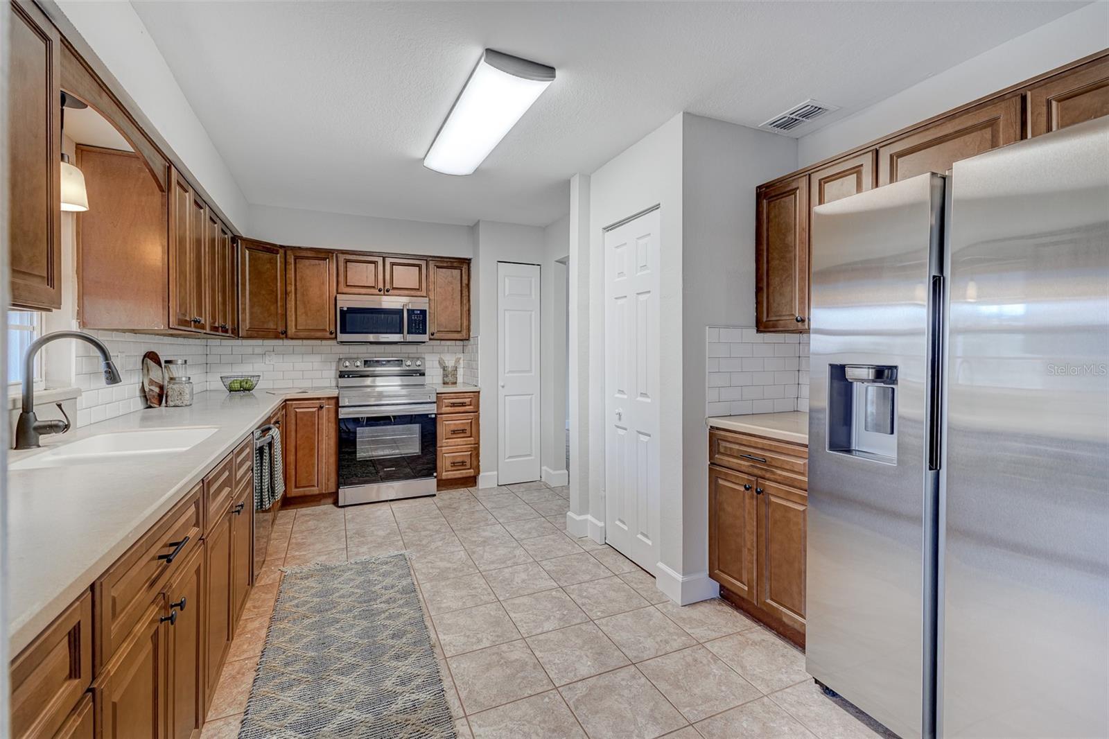 Image 7 of 42 For 926 Meadowood Drive