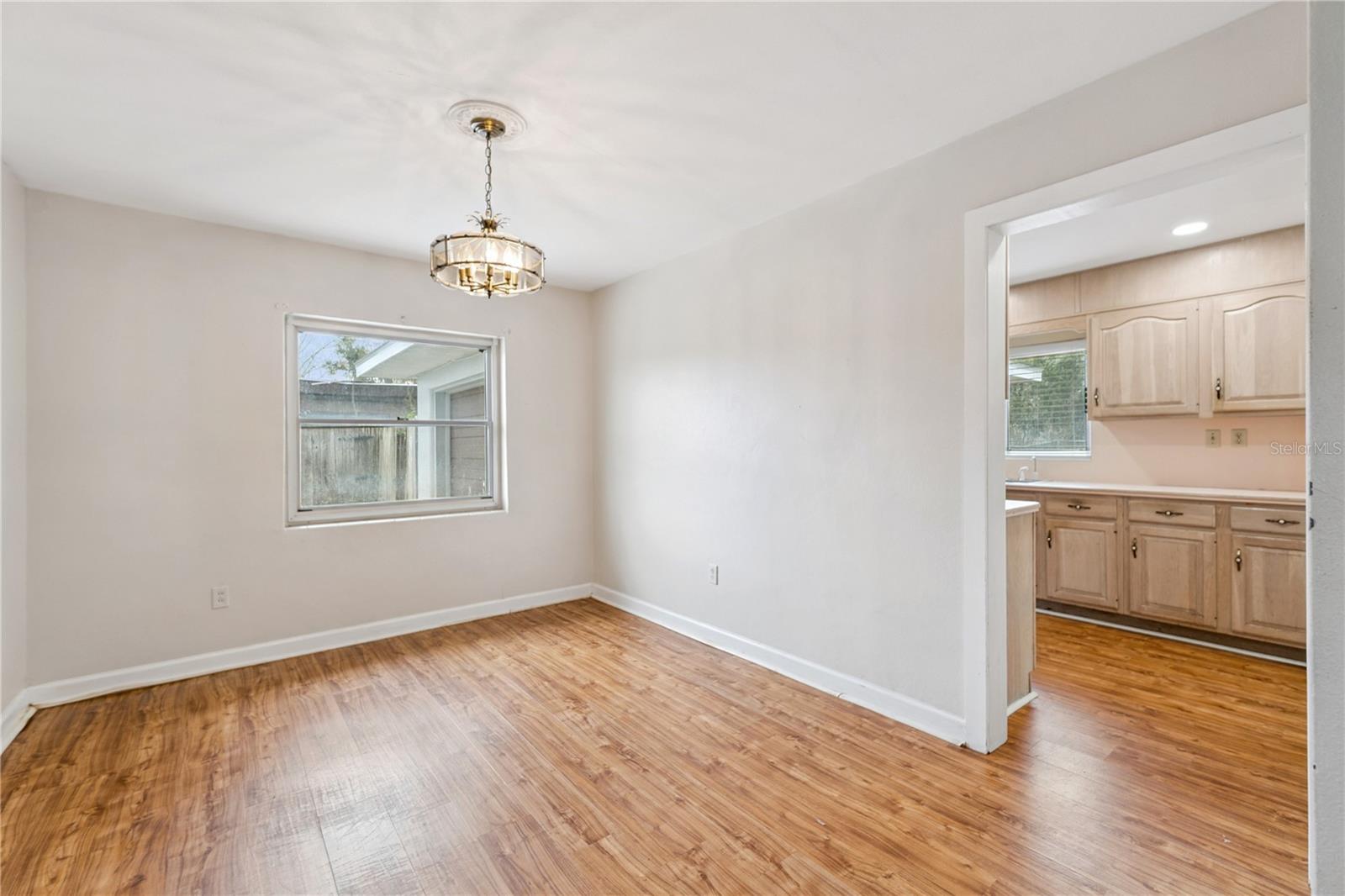 Image 13 of 36 For 716 Avenue I Ne