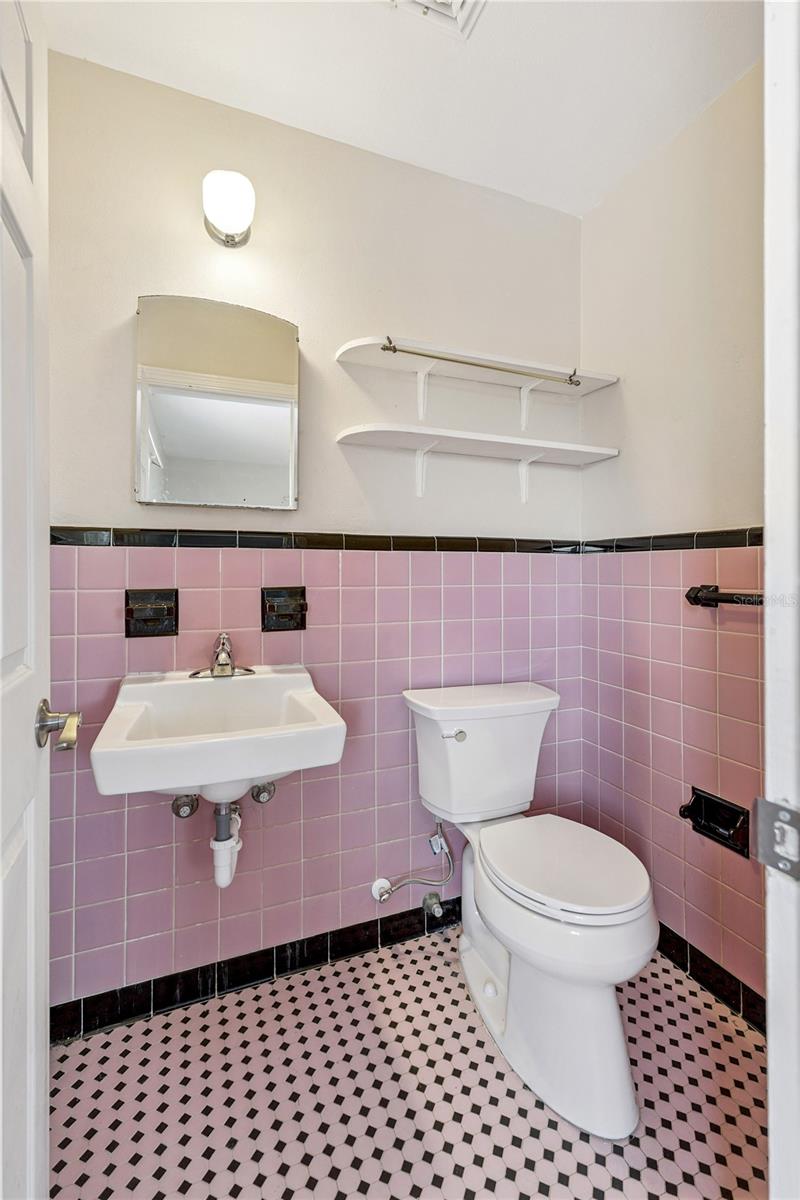 Image 21 of 36 For 716 Avenue I Ne