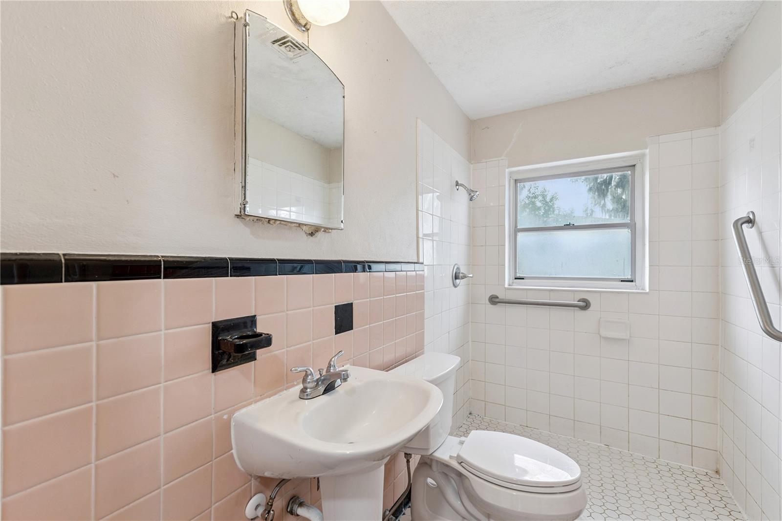 Image 28 of 36 For 716 Avenue I Ne