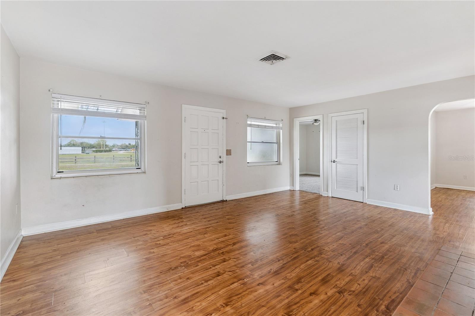 Image 6 of 36 For 716 Avenue I Ne