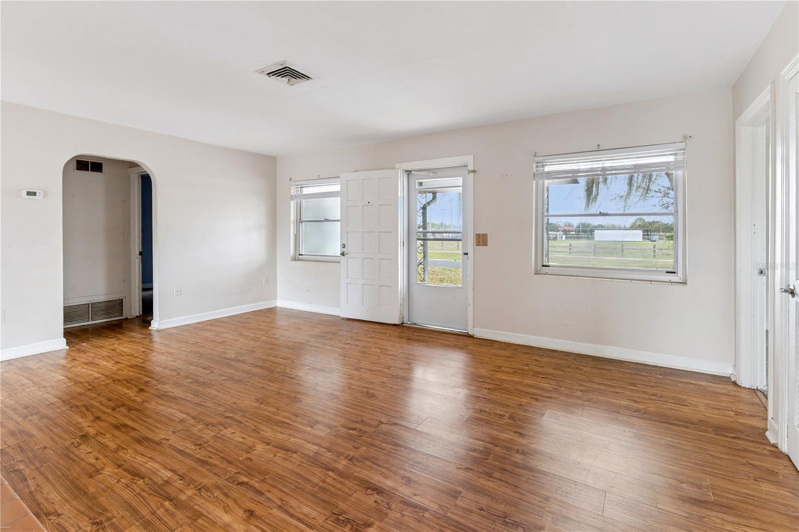 Image 7 of 36 For 716 Avenue I Ne