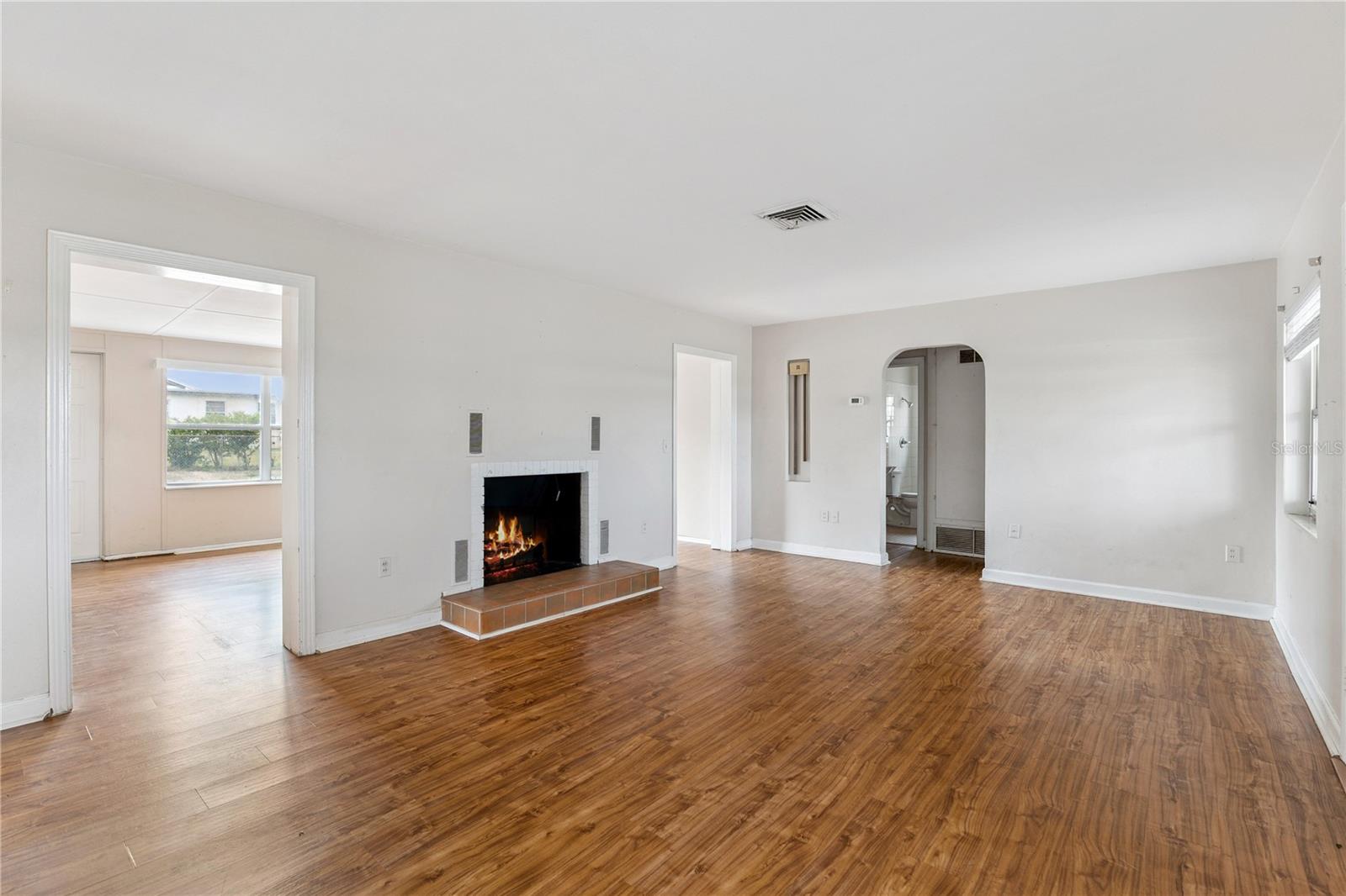 Image 8 of 36 For 716 Avenue I Ne