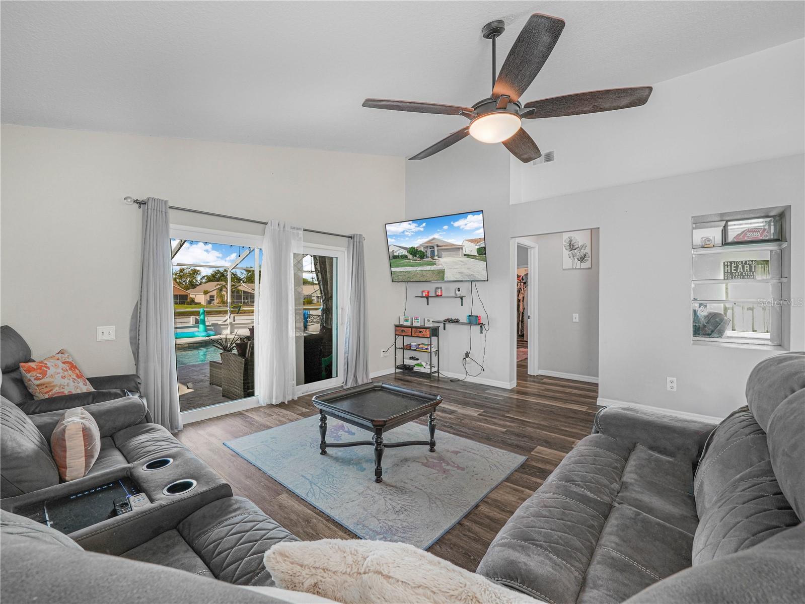 Image 21 of 53 For 12527 Midpointe Drive