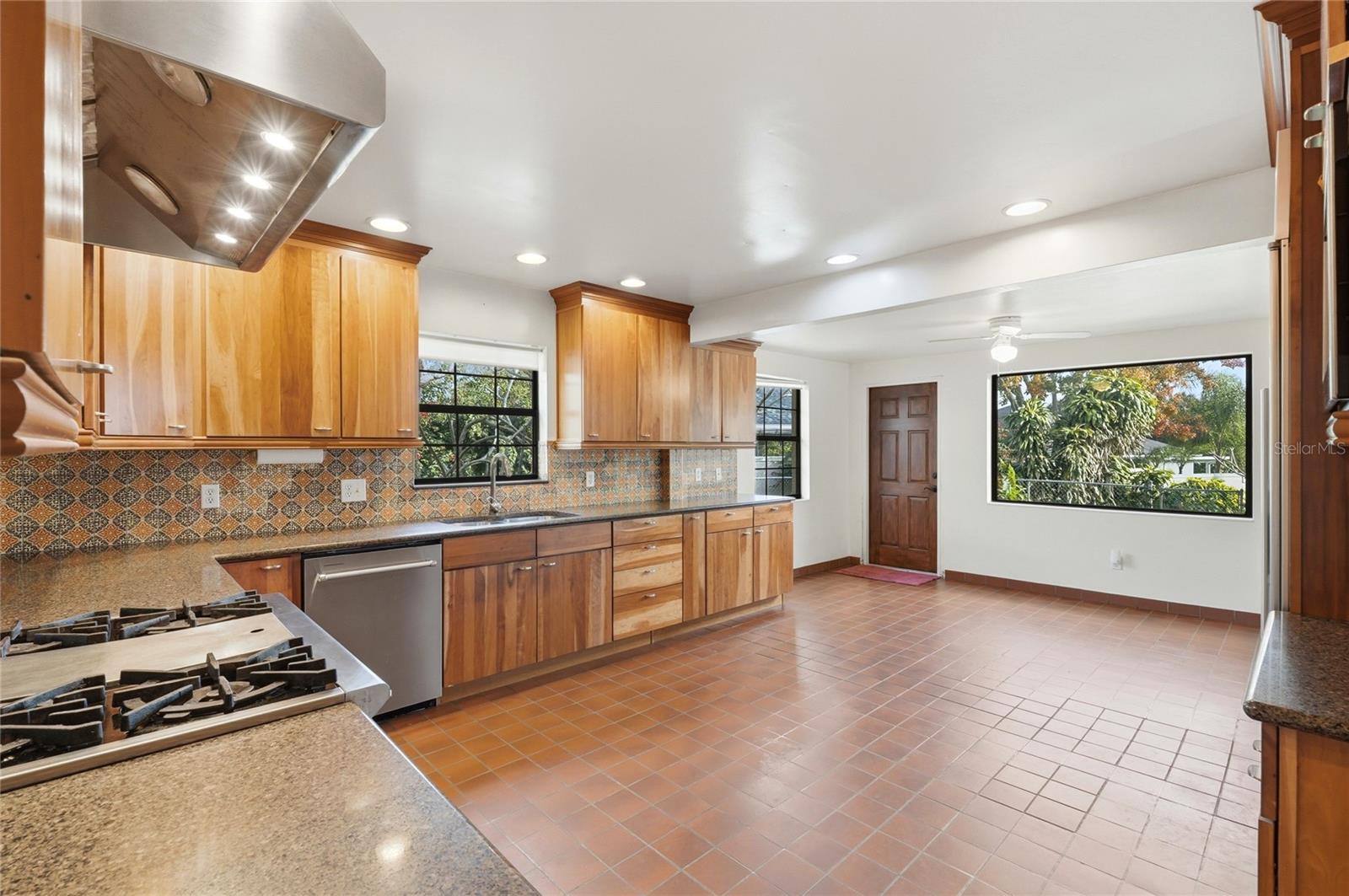 Image 21 of 48 For 6742 Winterset Gardens Road