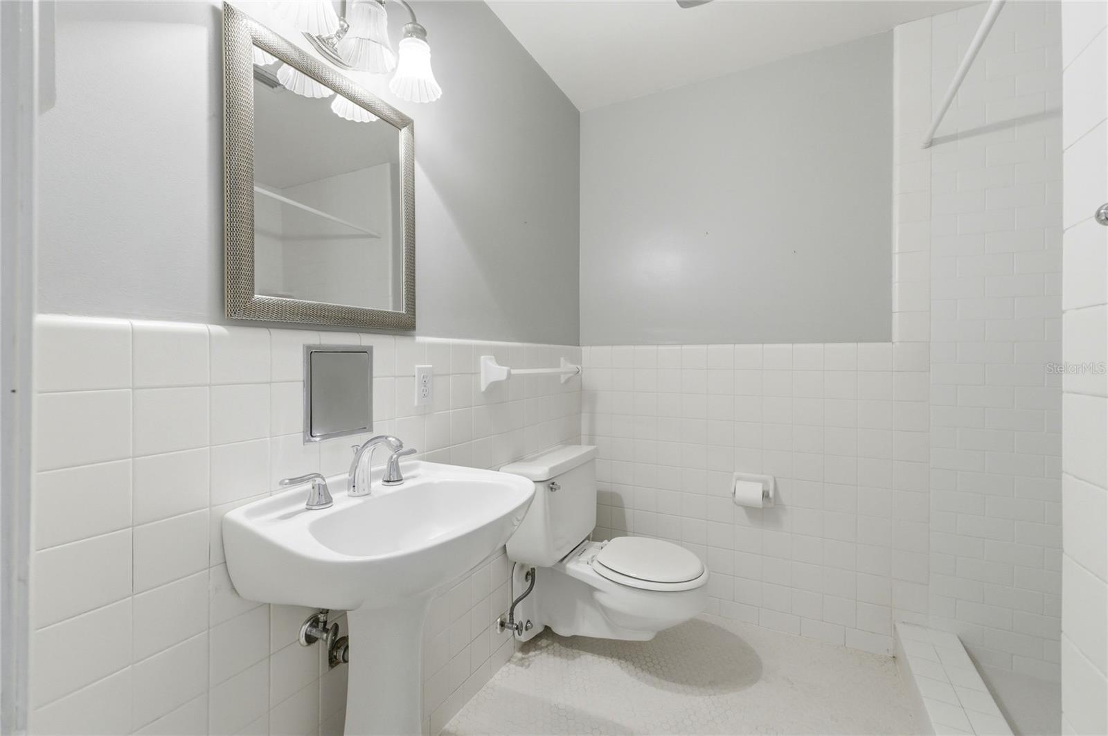 Image 26 of 48 For 6742 Winterset Gardens Road