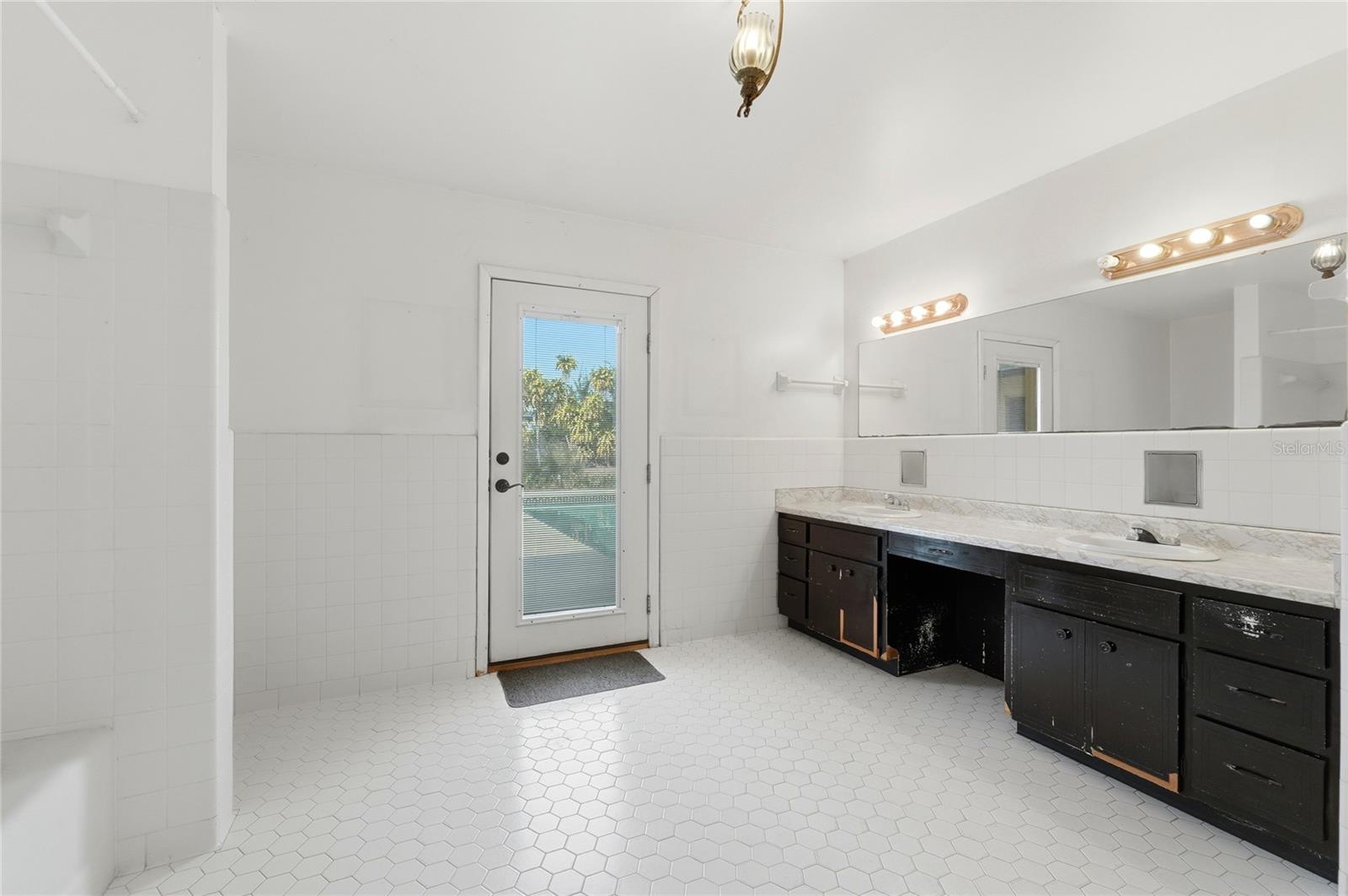 Image 30 of 48 For 6742 Winterset Gardens Road