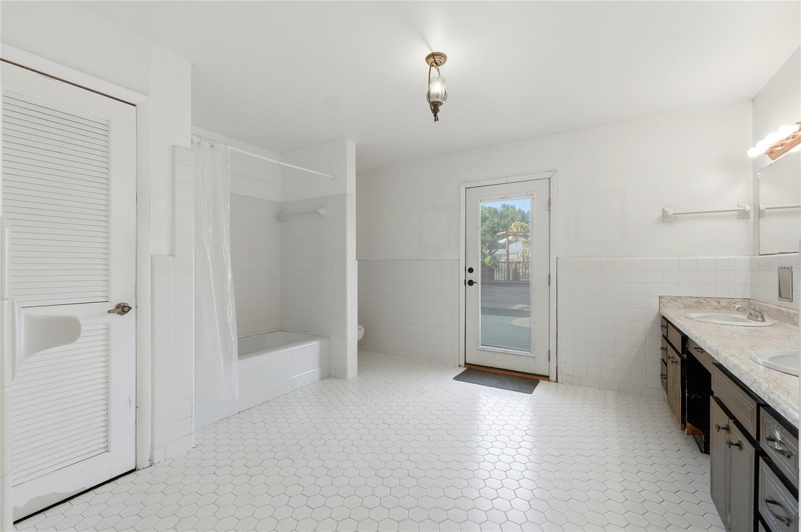 Image 31 of 48 For 6742 Winterset Gardens Road