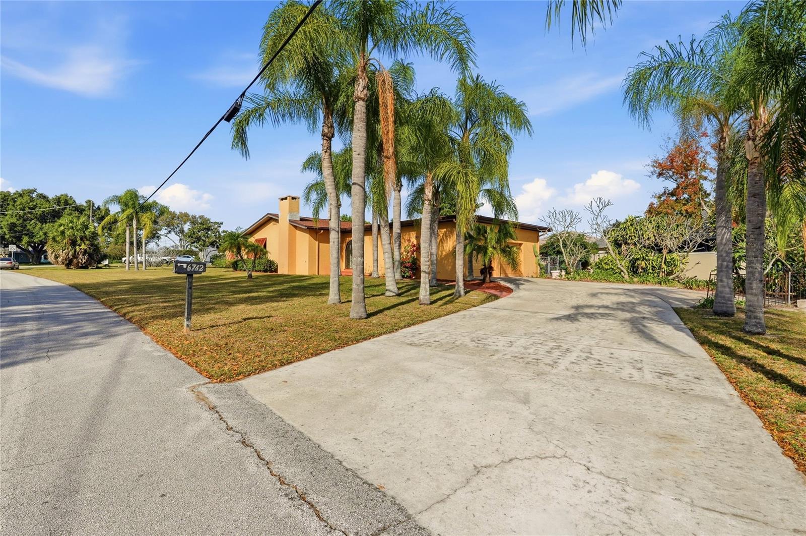 Image 4 of 48 For 6742 Winterset Gardens Road