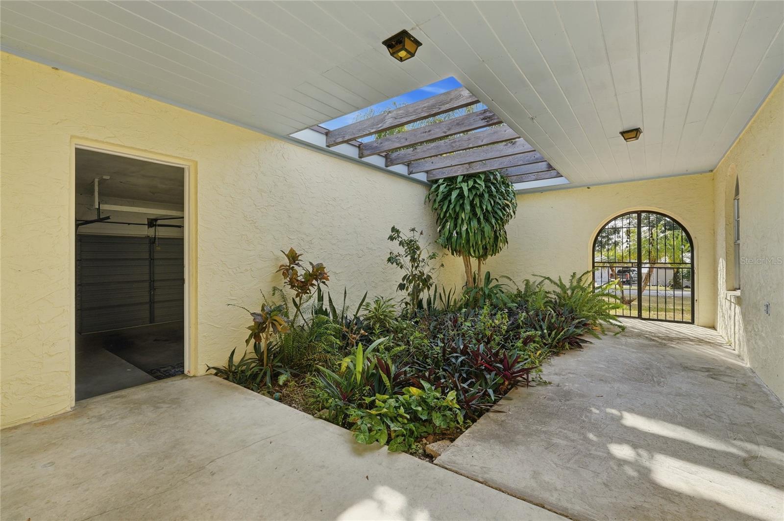 Image 6 of 48 For 6742 Winterset Gardens Road