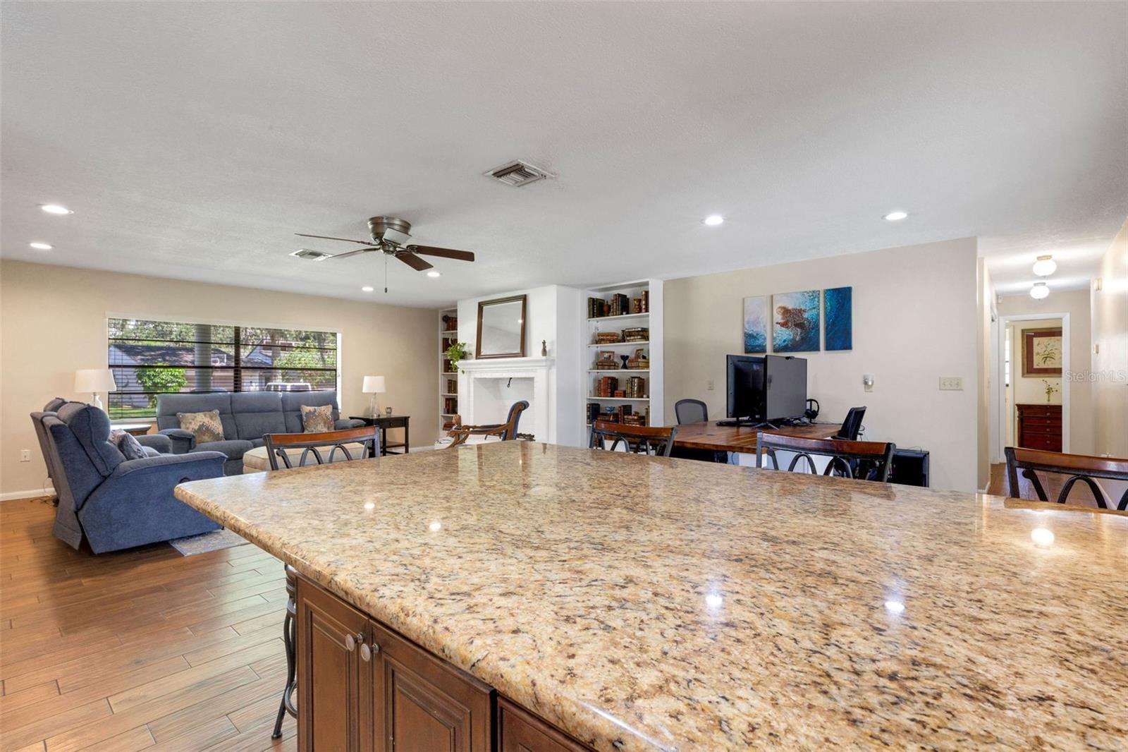 Image 12 of 53 For 6318 Oak Square W