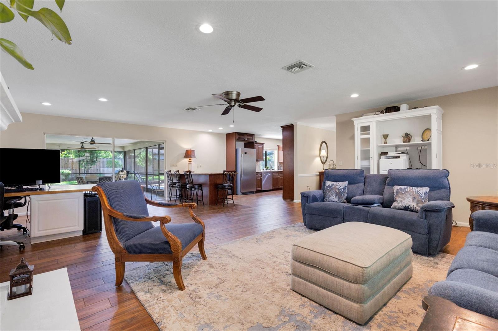 Image 18 of 53 For 6318 Oak Square W