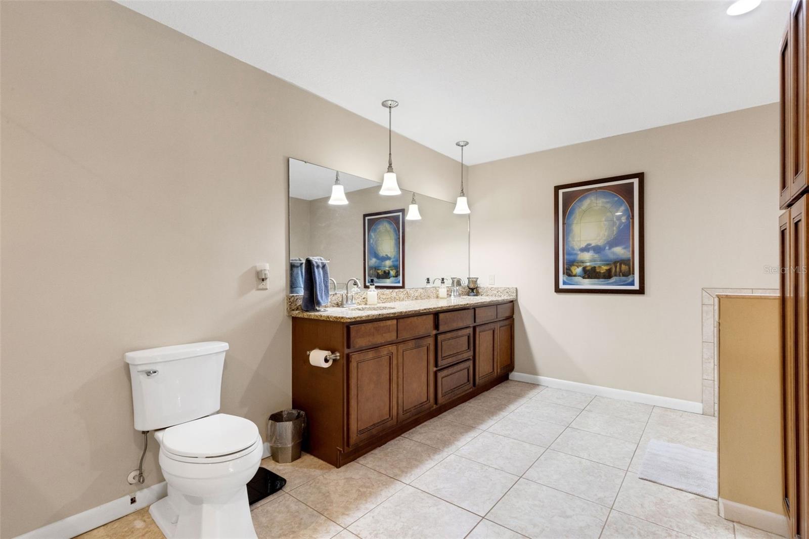 Image 23 of 53 For 6318 Oak Square W