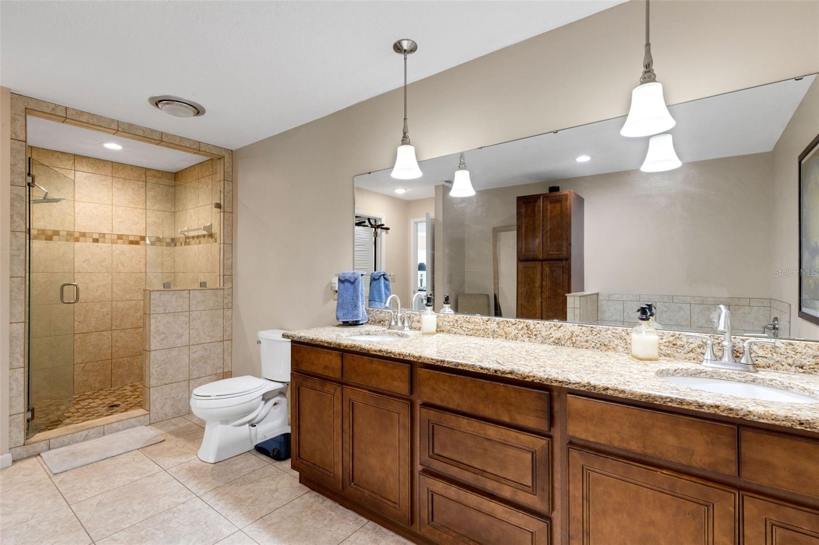 Image 27 of 53 For 6318 Oak Square W