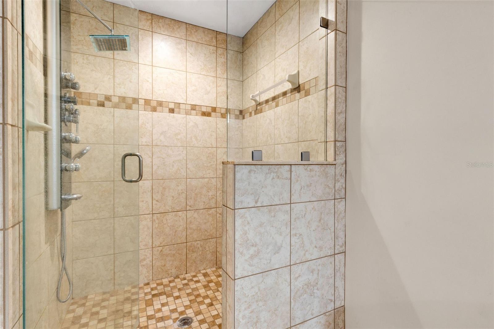 Image 28 of 53 For 6318 Oak Square W