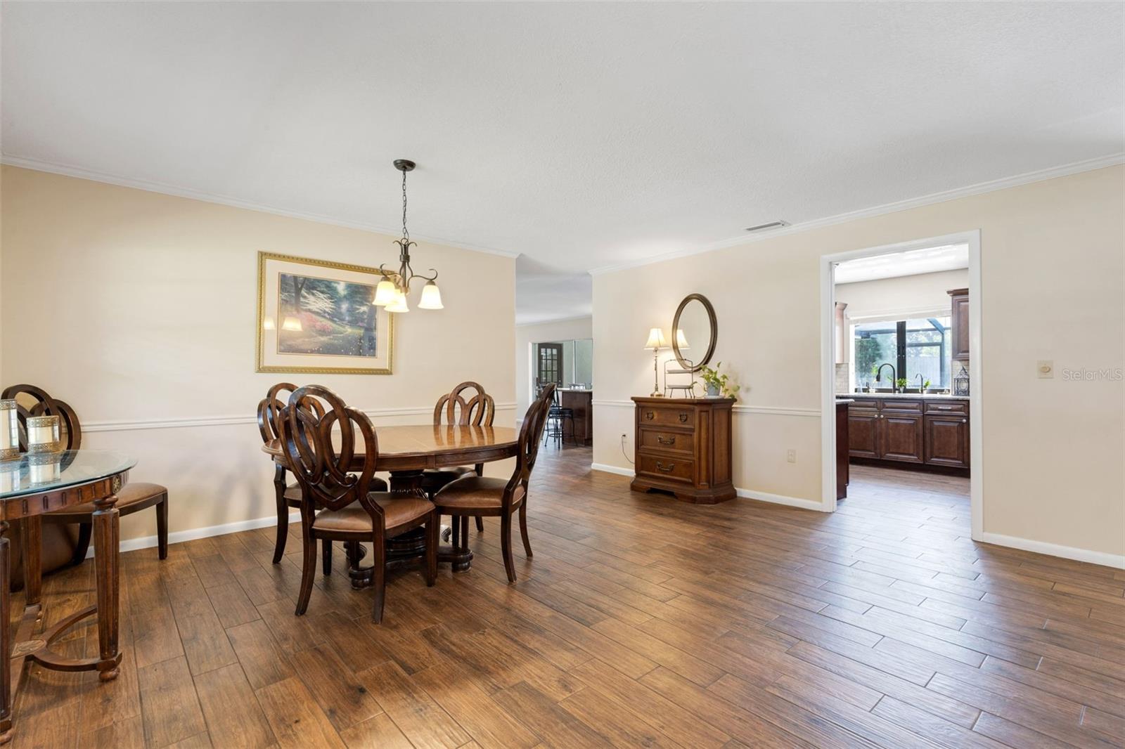 Image 3 of 53 For 6318 Oak Square W