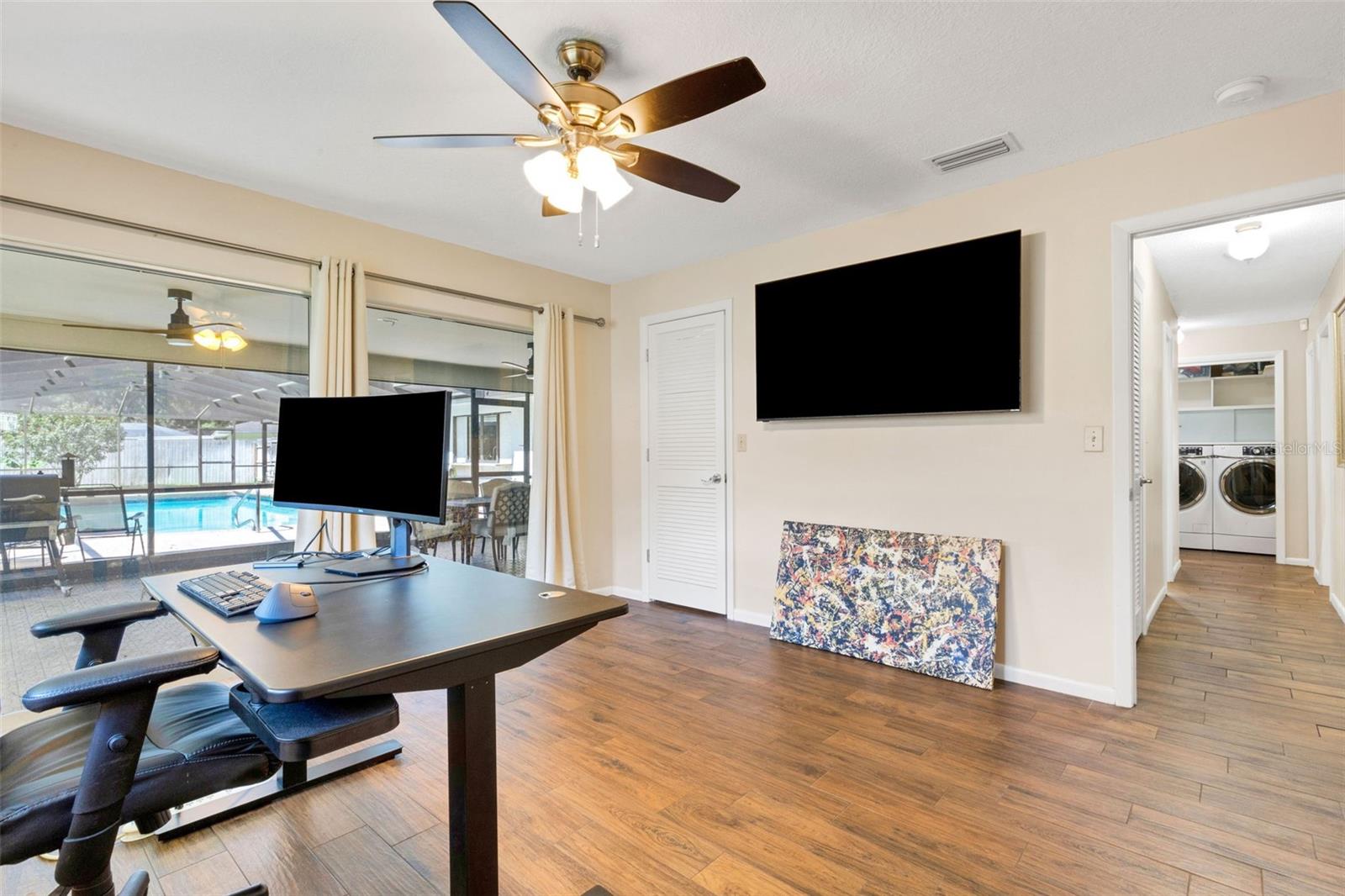 Image 31 of 53 For 6318 Oak Square W