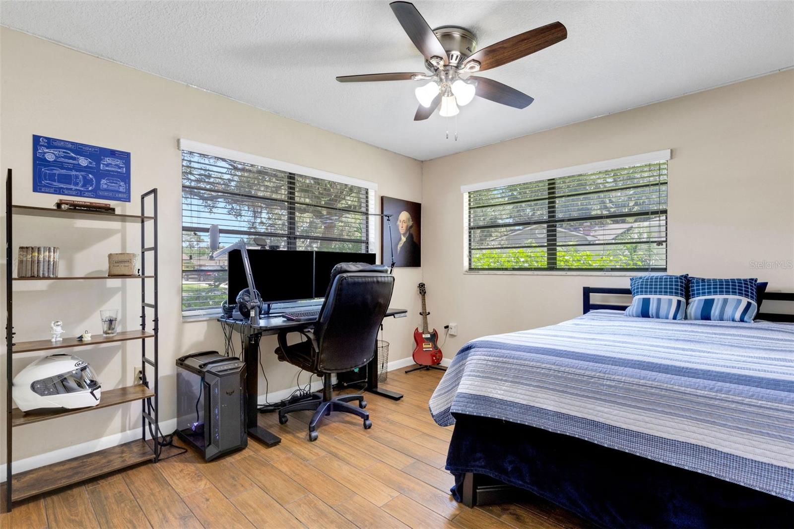 Image 32 of 53 For 6318 Oak Square W