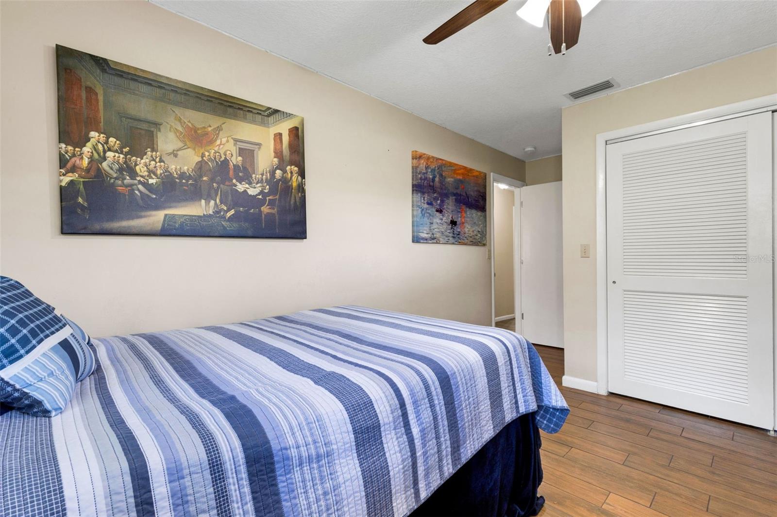 Image 33 of 53 For 6318 Oak Square W