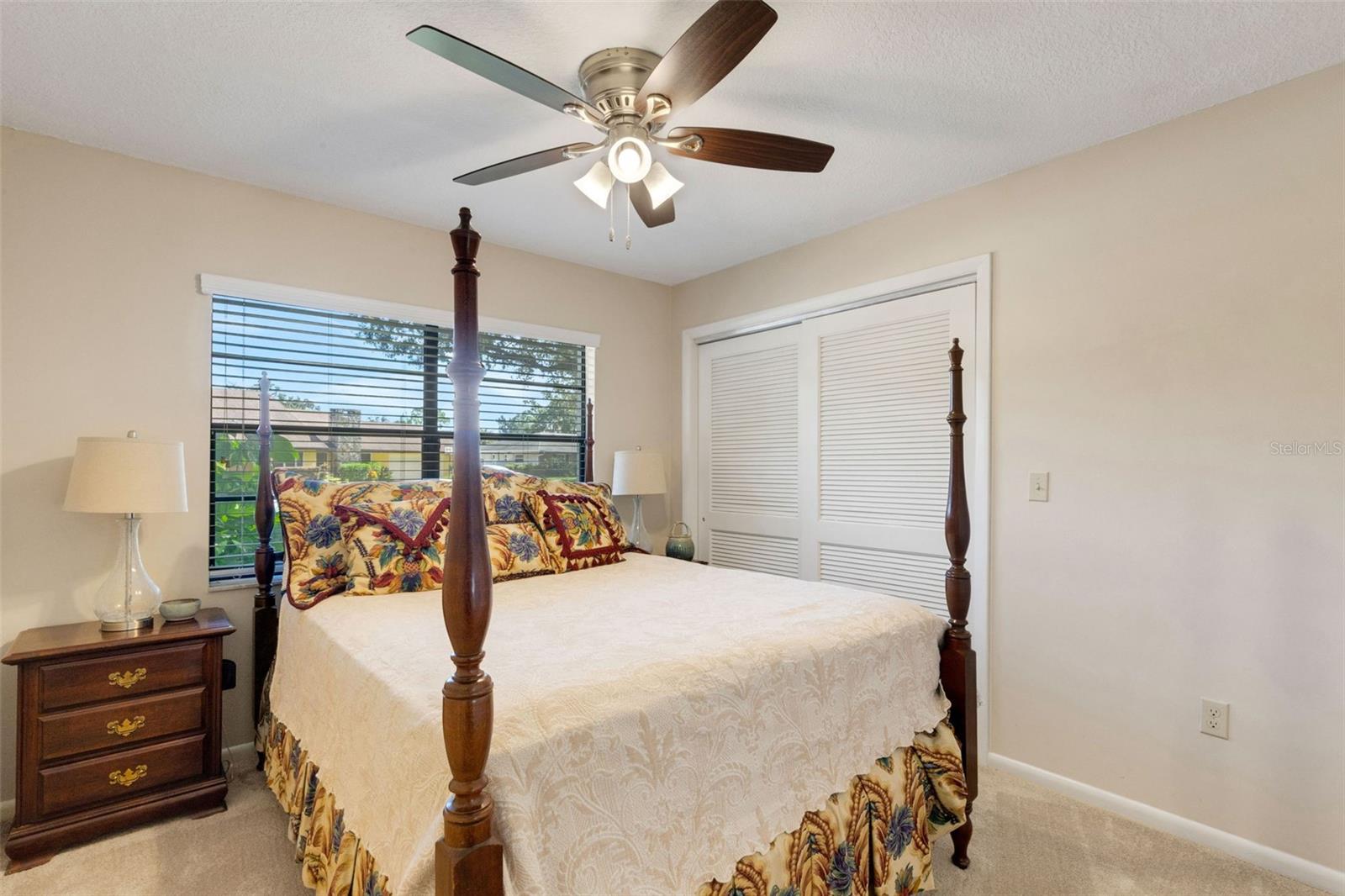 Image 36 of 53 For 6318 Oak Square W