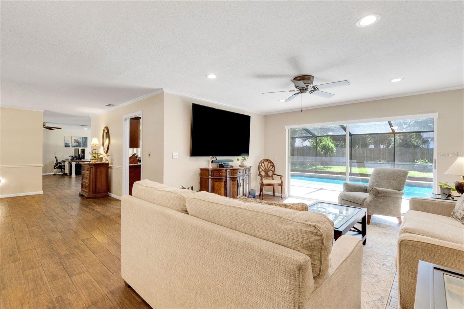 Image 5 of 53 For 6318 Oak Square W