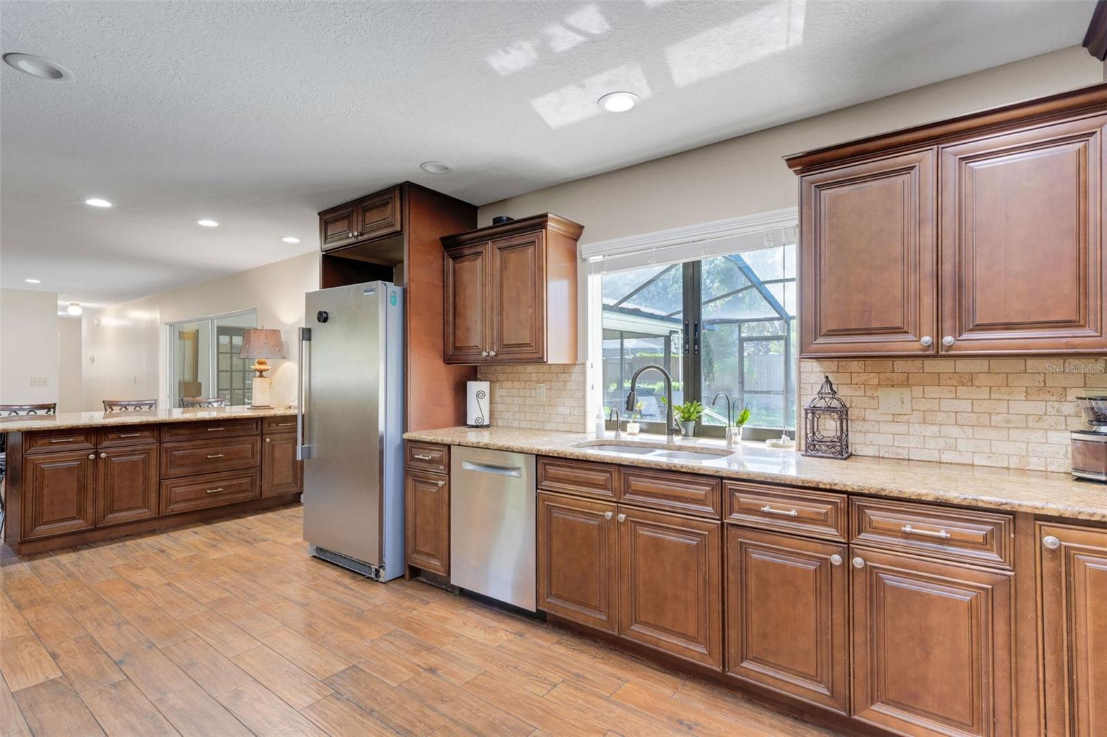 Image 8 of 53 For 6318 Oak Square W