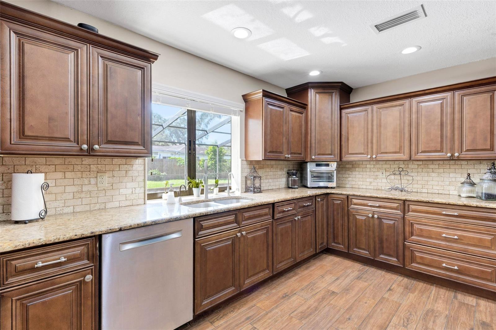 Image 9 of 53 For 6318 Oak Square W