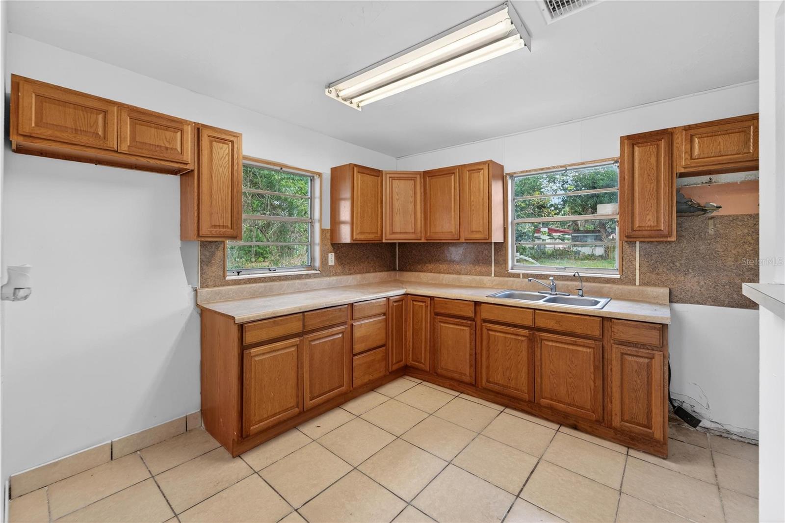 Image 5 of 31 For 1437 Arlington Road