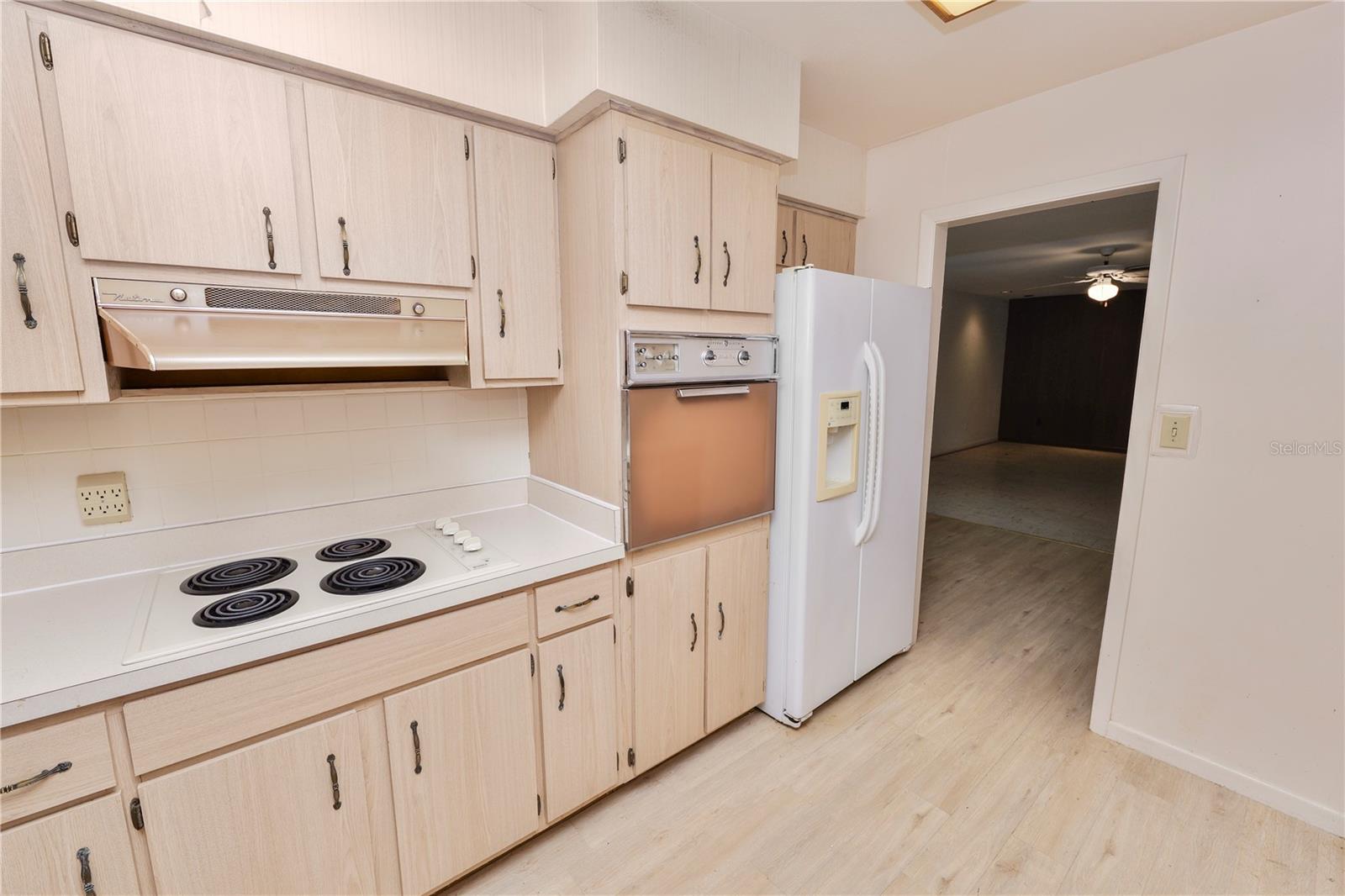 Image 18 of 48 For 2631 Newport Avenue