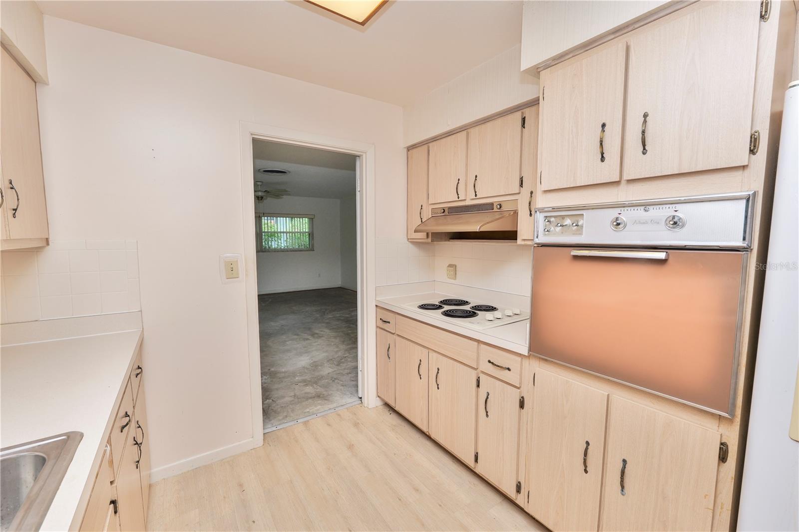 Image 19 of 48 For 2631 Newport Avenue