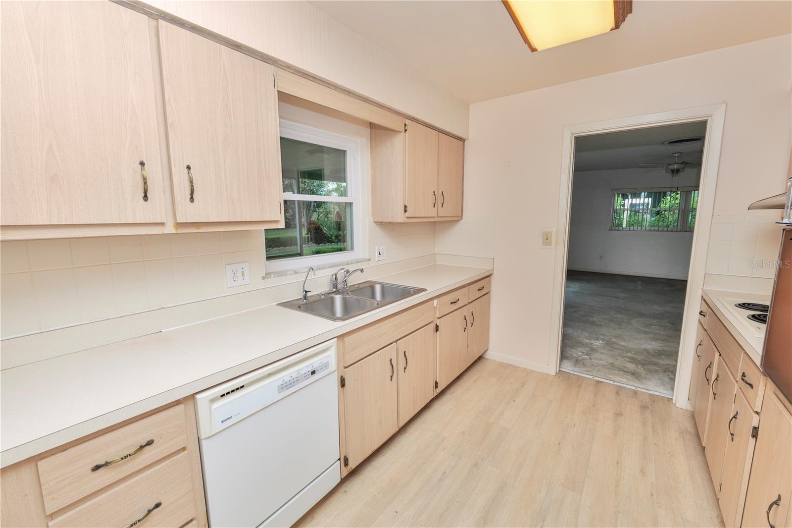 Image 20 of 48 For 2631 Newport Avenue