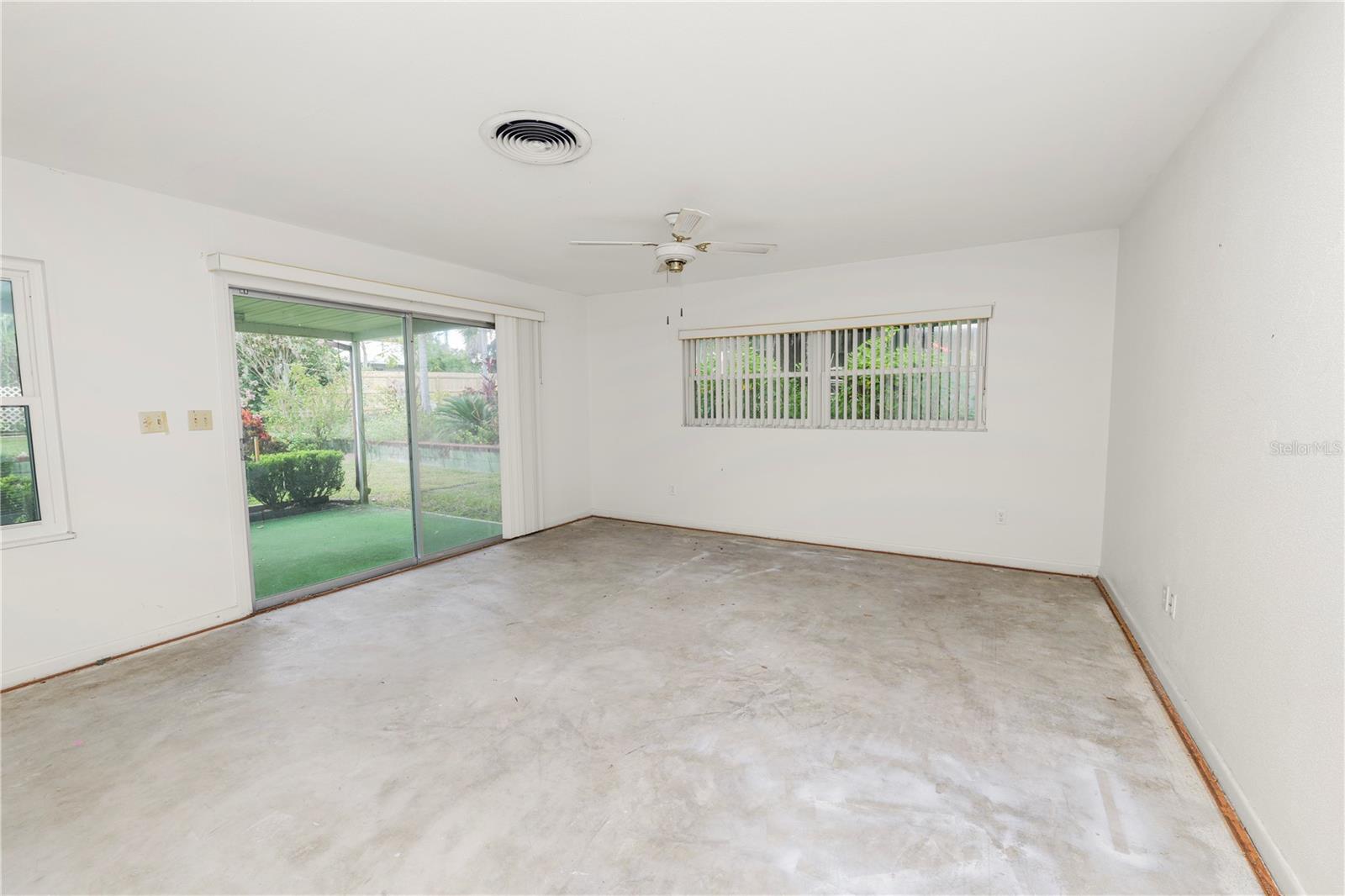 Image 24 of 48 For 2631 Newport Avenue