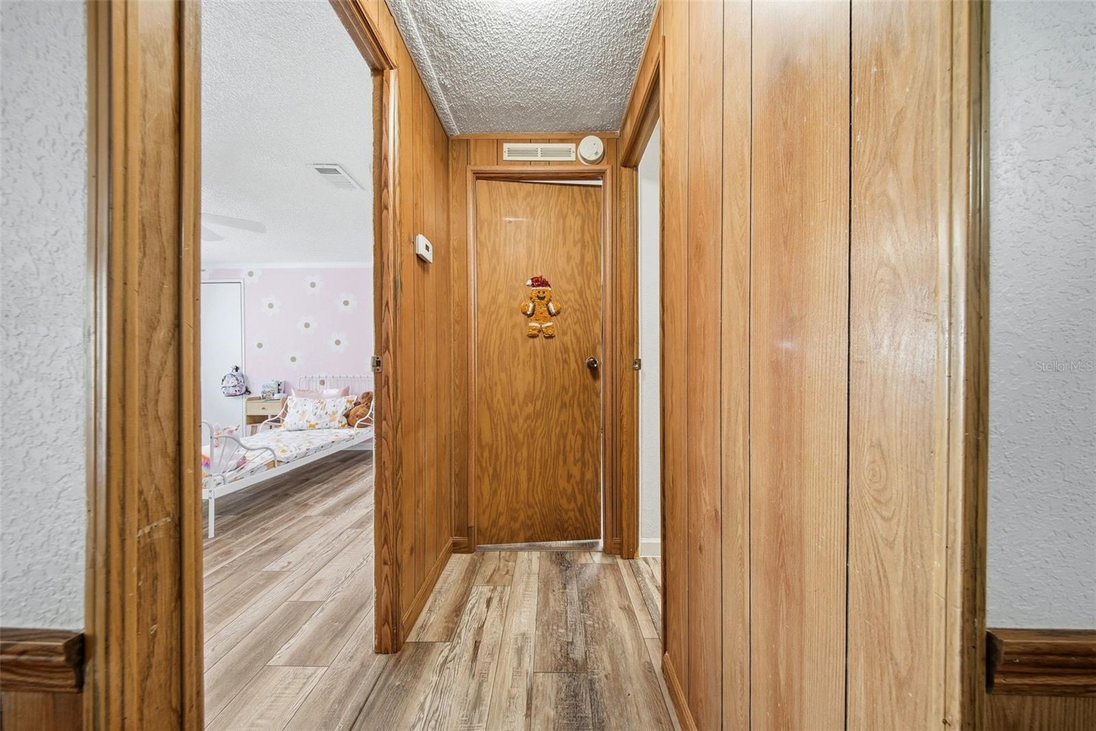 Image 24 of 66 For 6025 Eagle Trail