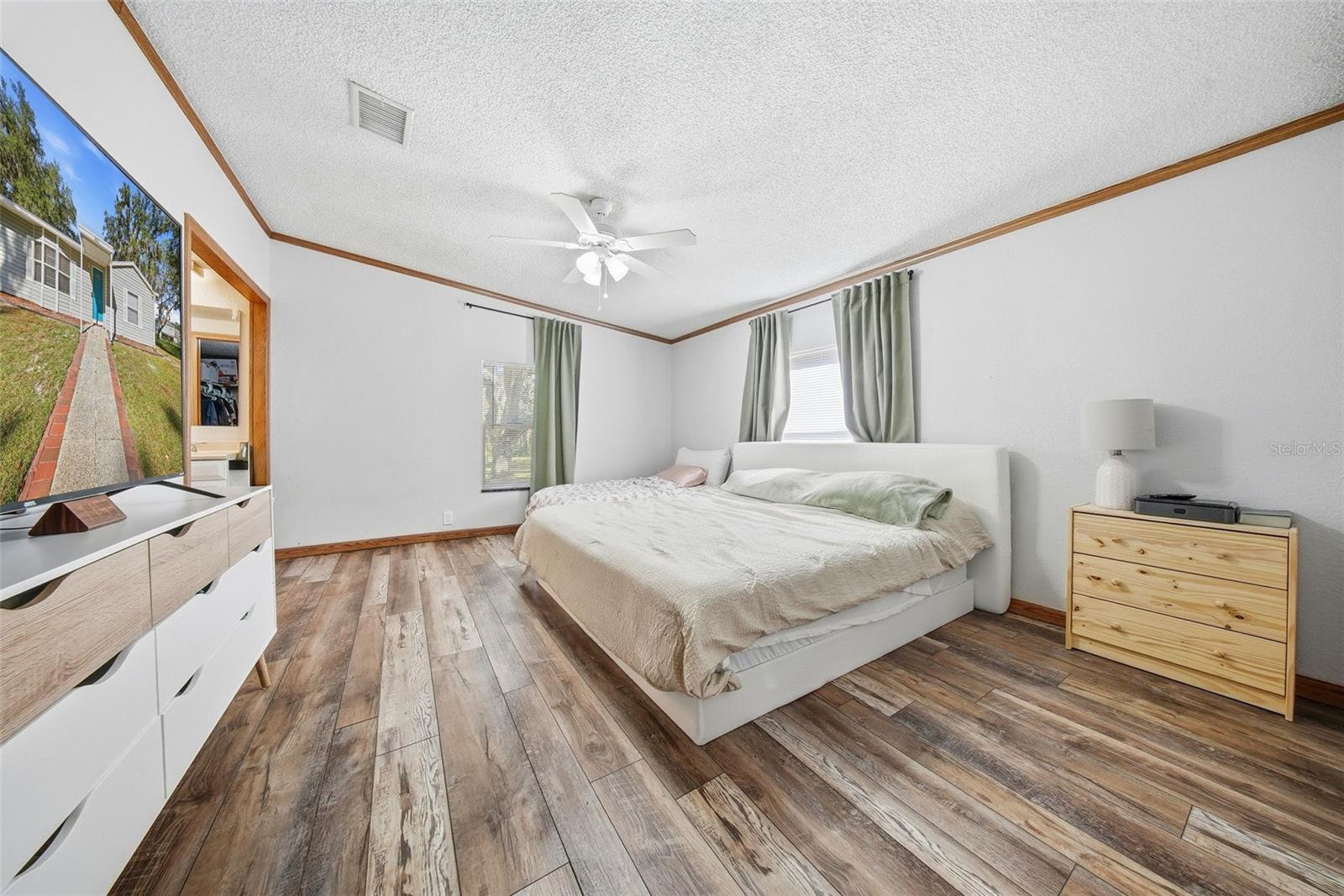 Image 5 of 66 For 6025 Eagle Trail