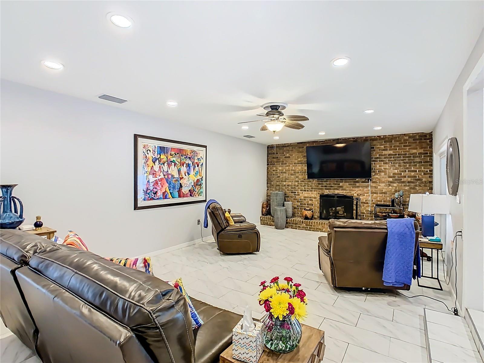 Image 16 of 69 For 3437 Oakview Drive