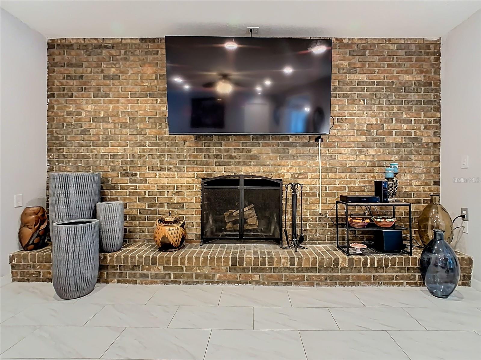 Image 19 of 69 For 3437 Oakview Drive