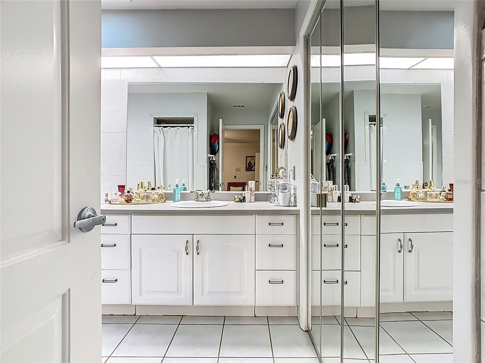 Image 29 of 69 For 3437 Oakview Drive