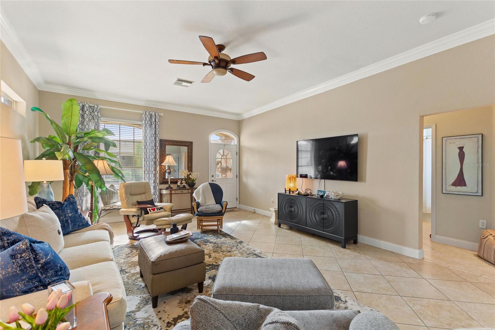 Image 16 of 38 For 370 Meandering Way