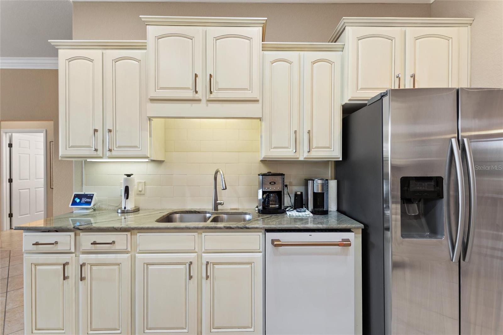 Image 19 of 38 For 370 Meandering Way