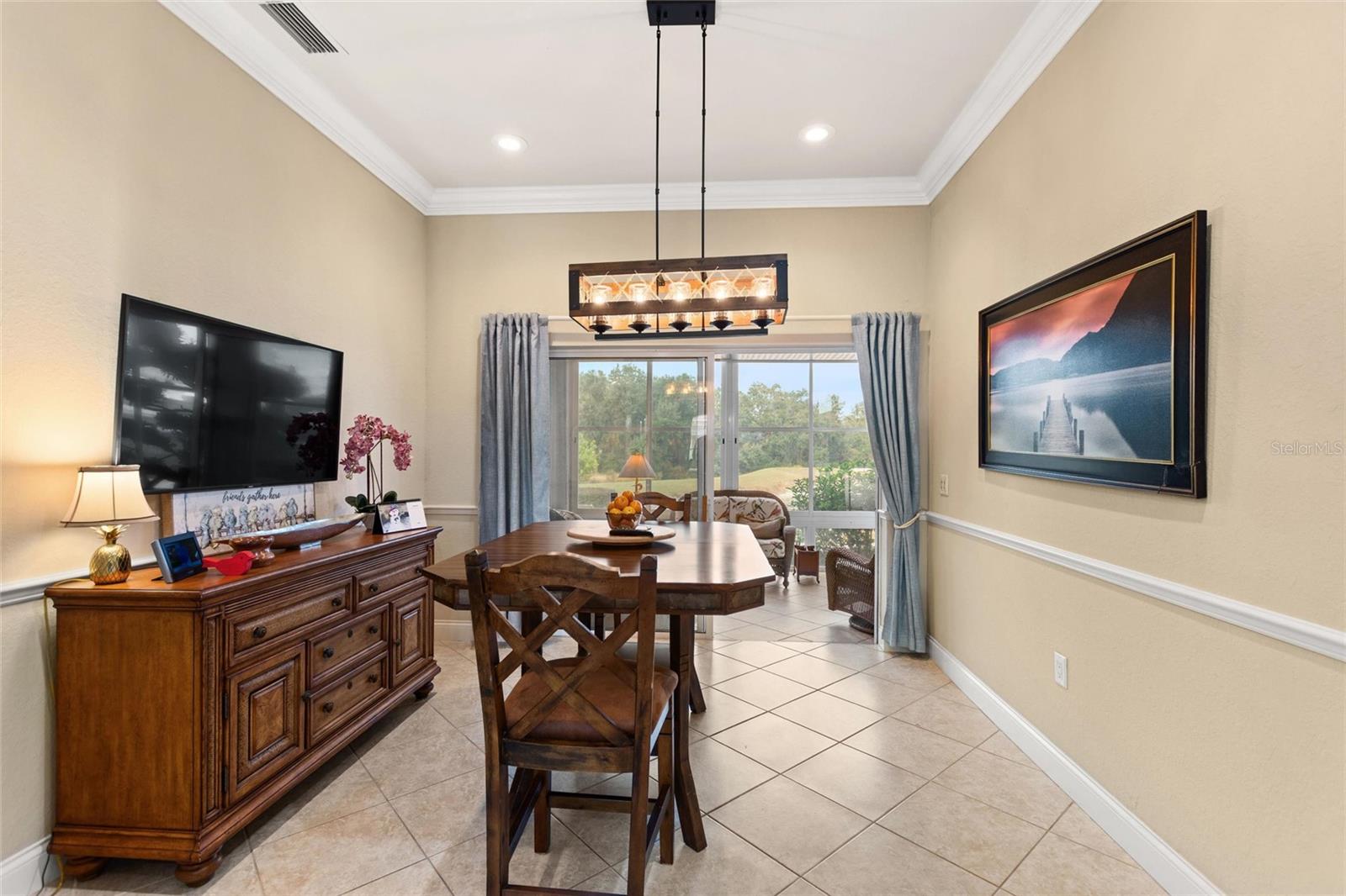 Image 21 of 38 For 370 Meandering Way