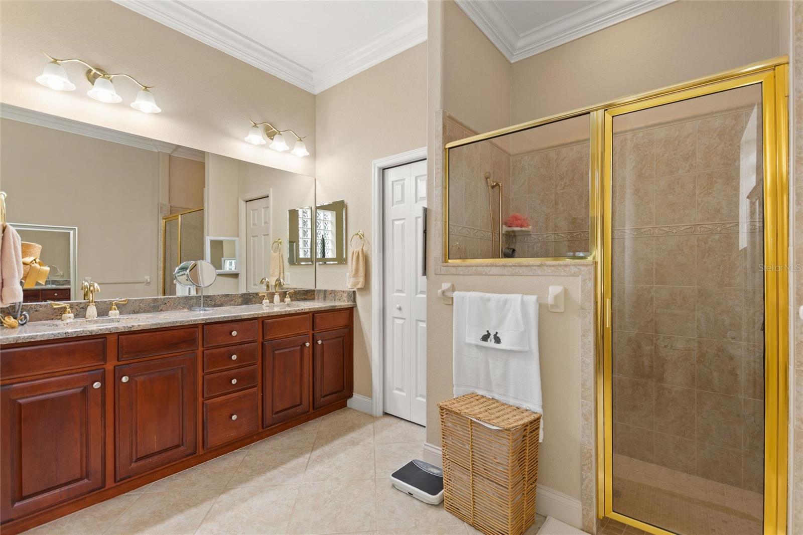 Image 26 of 38 For 370 Meandering Way