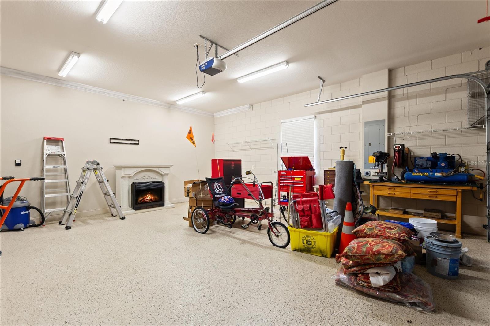 Image 37 of 38 For 370 Meandering Way