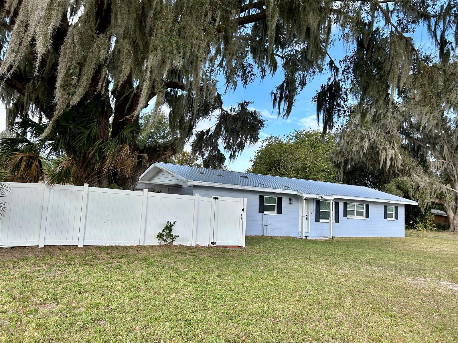 Image 3 of 44 For 5009 Poplar Avenue