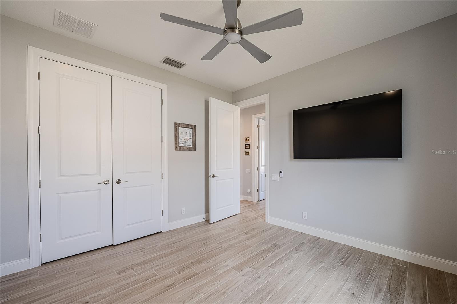 Image 34 of 57 For 1957 Grasslands Boulevard