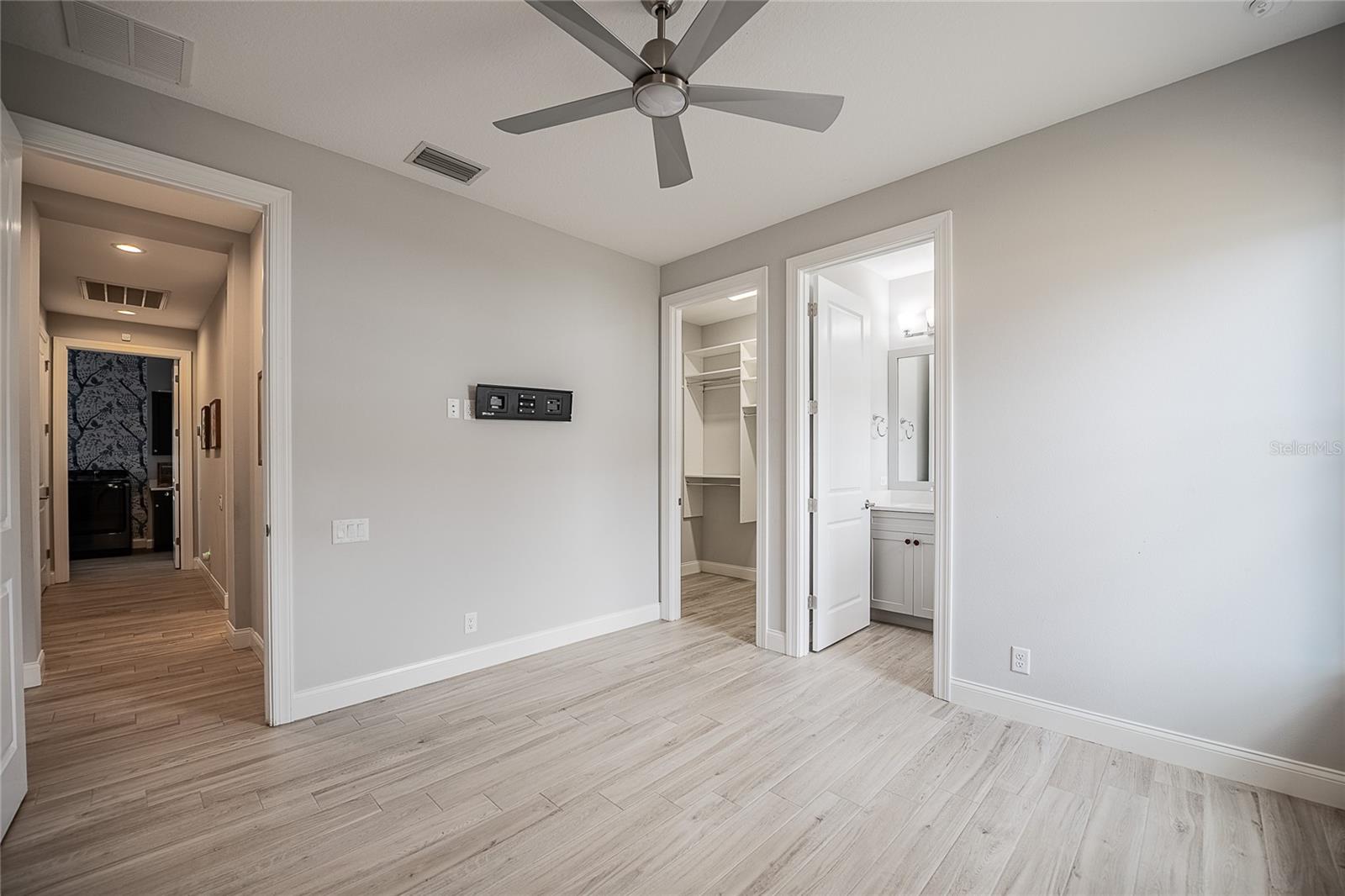 Image 38 of 57 For 1957 Grasslands Boulevard