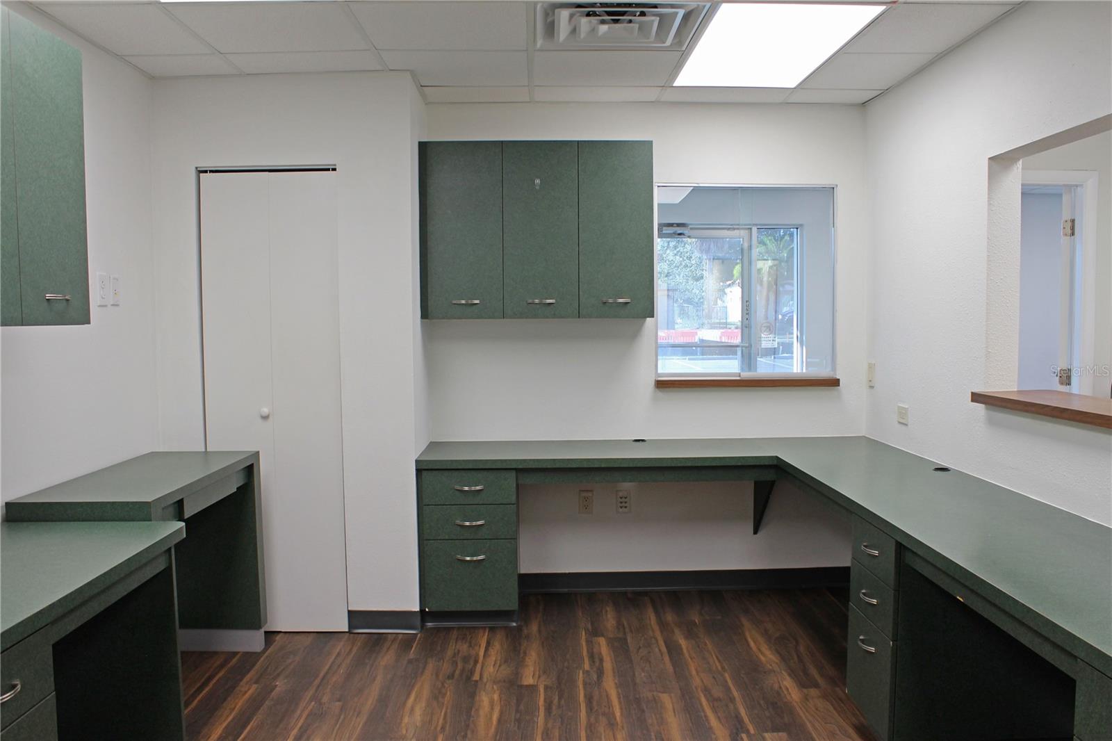 Image 11 of 39 For 1525 Lakeland Hills Boulevard