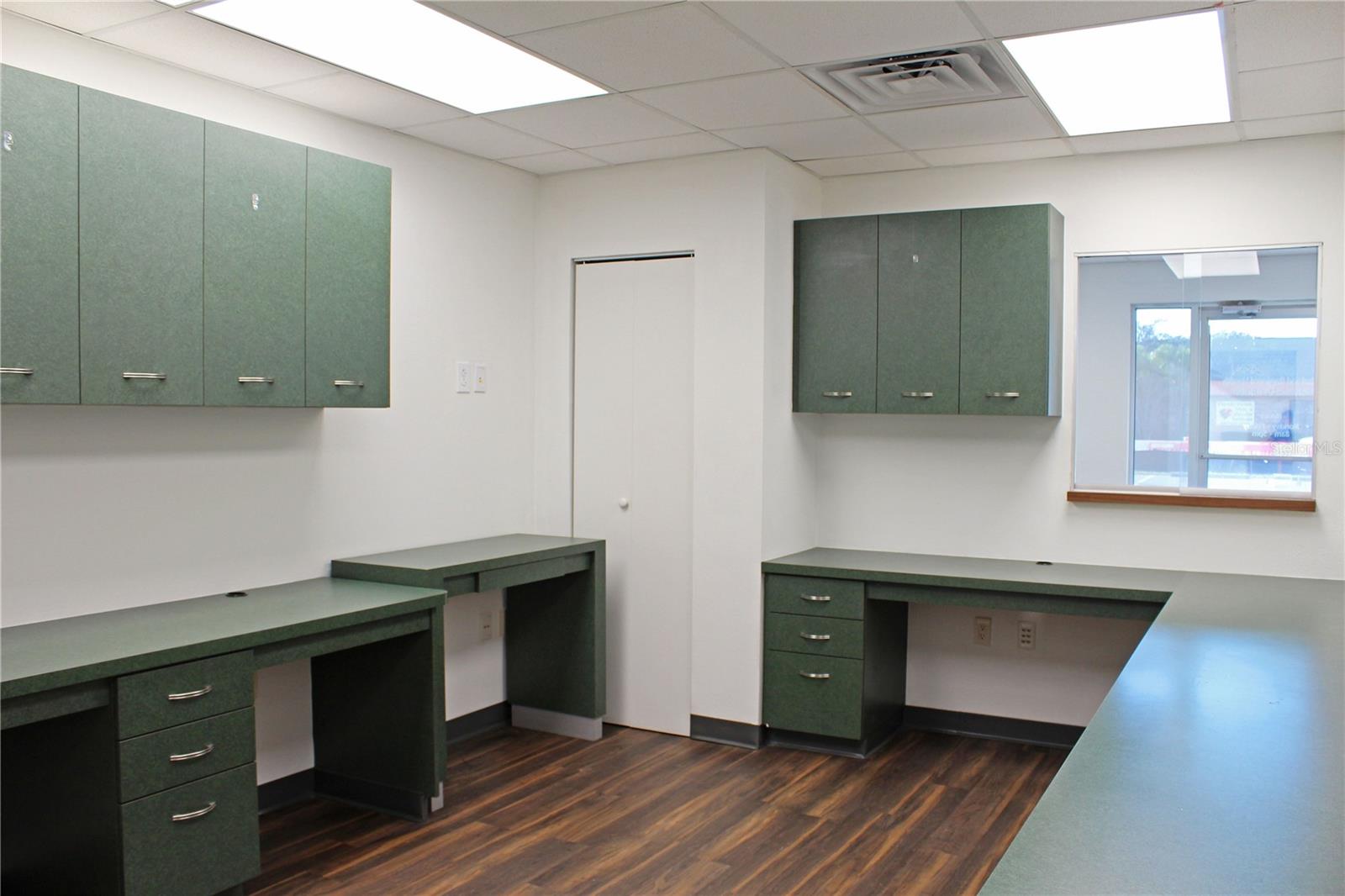 Image 13 of 39 For 1525 Lakeland Hills Boulevard