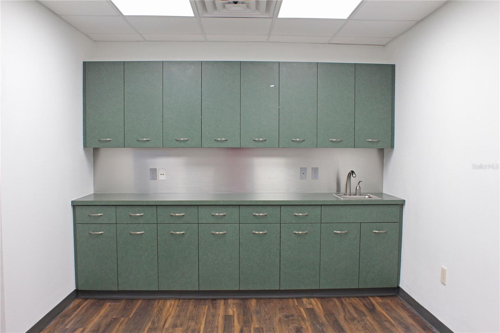 Image 20 of 39 For 1525 Lakeland Hills Boulevard